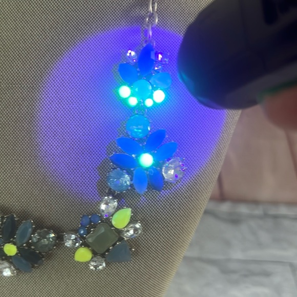 Stella & Dot  radium cluster multi color crystals necklace 18” glows w/UV light - Picture 10 of 10